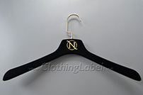 clothes hangers 202