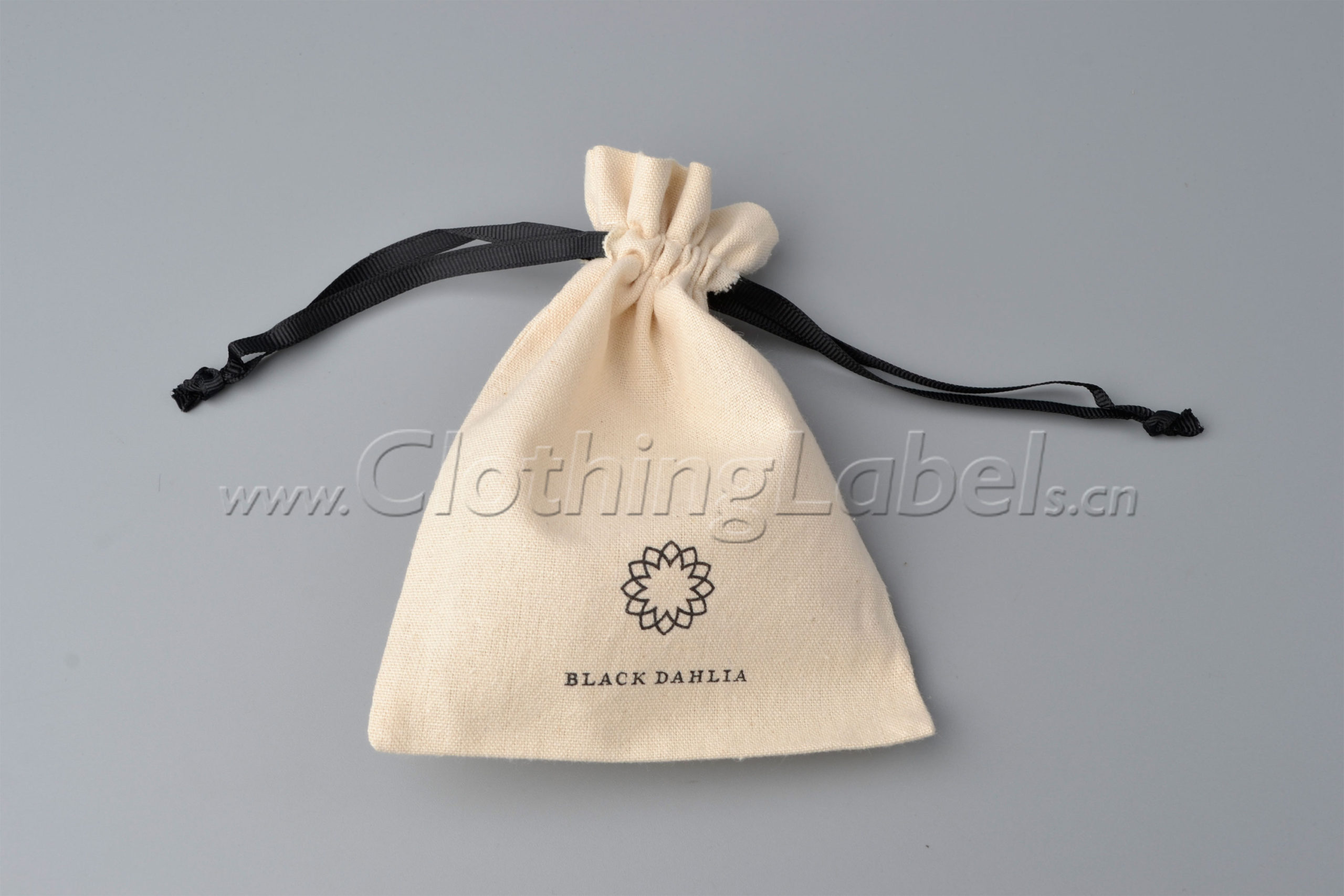Draw String Labels Popular drawstring pouch bags | ClothingLabels.cn