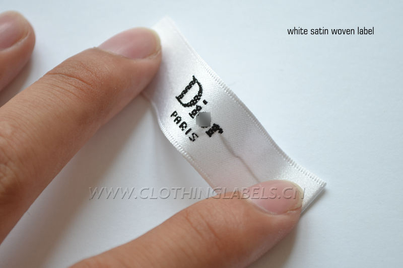 Difference between satin and damask woven labels
